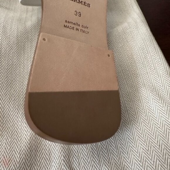 NEVER WORN Hermes Oran White Sandals - Picture 8 of 8
